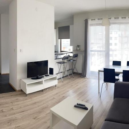 Apartament Obrzezna Airport Appartamento Varsavia Esterno foto